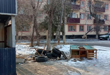 ТҮРКІСТАН: Кентауда қоқыс тастаған тұрғындарға айыппұл салынды