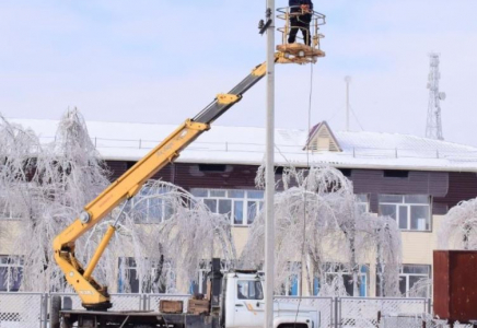 ТҮРКІСТАН: Отырар ауданында электр желілері ретке келтірілуде