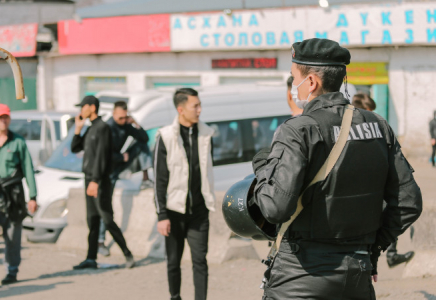 Нұр-Сұлтан мен Алматыда себепсіз үйінен шыққандарға айыппұл салынады