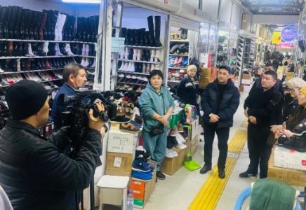 ​Шымкенттегі «Алаш» базарында жаңа Конституция жобасы түсіндірілді