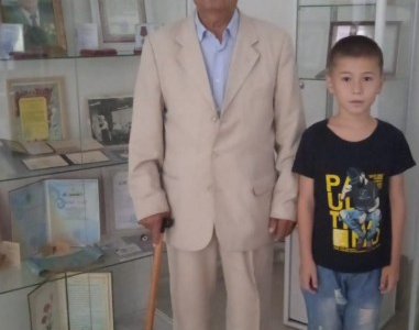 Атам барлығын өз баласындай көреді