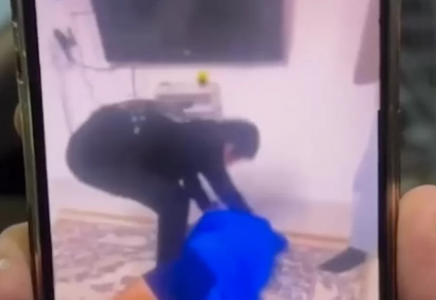 Атыраудағы пәтерлердің бірінде жігітті жабылып ұрған 2 ер адам ұсталды