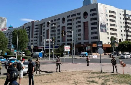 Банк бөлімшесінде тек қызметкерлер ғана бар – Kaspi