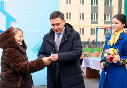ШЫМКЕНТ: Асар-2 шағынауданында тағы 23 отбасы жаңа пәтерлерге ие болды