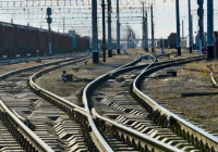 Көлік жүргізушісі қашып кеткен: темір жолда екі рет жол апаты бола жаздады