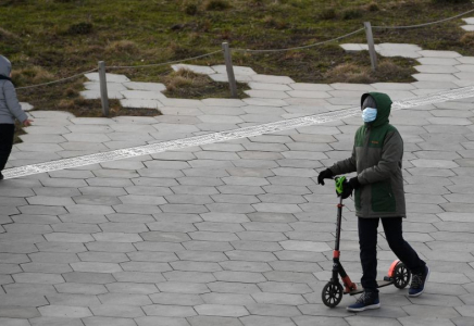 Ақтау полицейлері балаларды аула ішінде қуу себебін түсіндірді – видео  