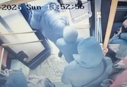 Алматы тұрғыны автобустан құлап, омыртқасын сындырып алған