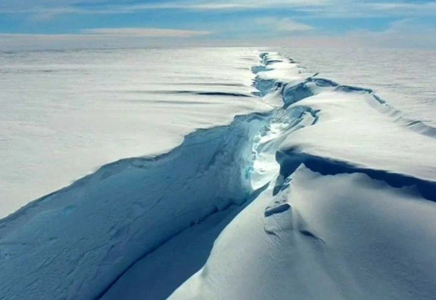 Антарктидадан көлемі Лондондай айсберг бөлінді