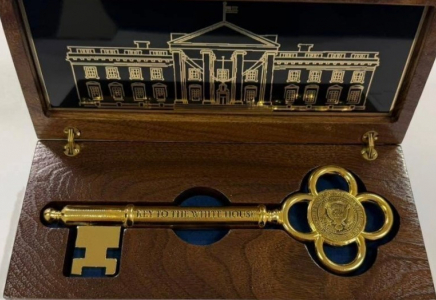 АҚШ президенті Қасым-Жомарт Тоқаевқа сый-сыяпат жолдады