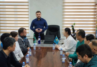 ​Маңызды тақырып төңірегіндегі диалог: Шымкенттегі еңбек ұжымдарына жаңартылған Конституция түсіндірілуде