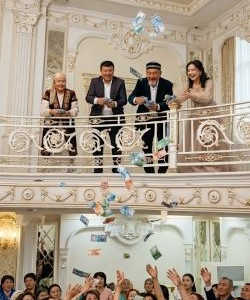 Тойда ТЕҢГЕ ШАШУ – дархандық па, даңғойлық па?