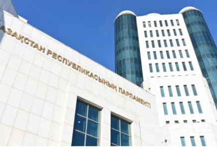 Қазақстан халықаралық банктерден шамамен 490 млрд теңге қарыз алады