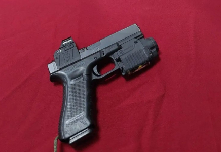 ​Петропавлда мектептердің біріне оқушы тапанша алып келген