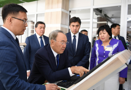 Президент Шымкент қаласының әлеуметтік қызмет көрсету орталығын аралап көрді