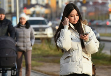 SMS-хабарлама тарату арқылы алаяқтық жасаған топ ұсталды