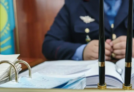 Әйелдің мәйіті мен ес-түссіз жатқан полицей: Қарағандыда ПБ басшысы мен орынбасары қызметтерінен босатылды