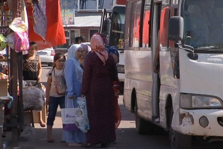 Алматы облысында жолаушы жүріп бара жатқан автобустан құлап қайтыс болды 
