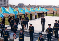 ​РЕСПУБЛИКА КҮНІ: ШЫМКЕНТТЕ 100 МЕТРЛІК ТУ ТҰҒЫРЫНА МЕМЛЕКЕТТІК ТУ КӨТЕРІЛДІ