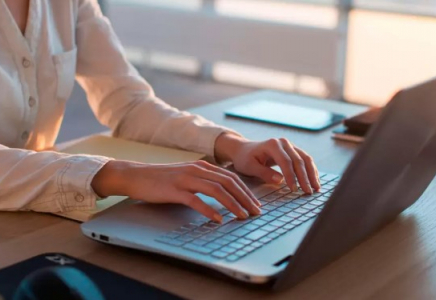 Бұдан былай студенттер дипломдық жұмыстарын ChatGPT-мен жаза алмайды