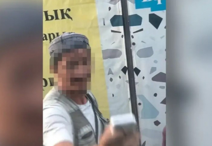 Орын сұраған қыз баланы қылқындырған: Алматыда орта жастан асқан ер адам 10 күнге қамалды (ВИДЕО)