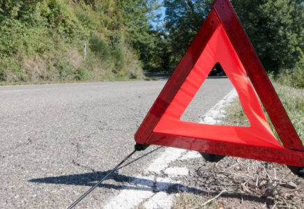 Баянауылда таудан түсіп келе жатып аударылған көліктің видеосы тарады