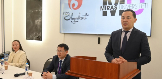 ​«Мирас» университетінің жастары Жаңа Конституция жобасына қолдау білдірді