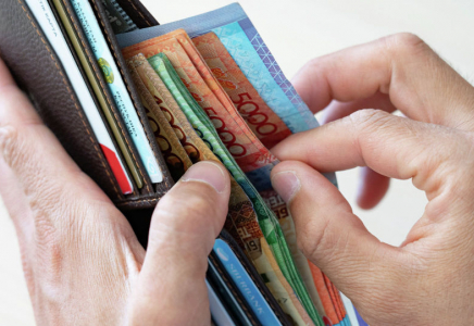 2023 жылы дәрігерлердің жалақысы 561 мың теңгеге жетеді