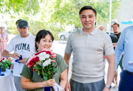 ШЫМКЕНТ: ​КӨКСАЙ ШАҒЫНАУДАНЫ ТҰРҒЫНДАРЫНА ЖАҢА ПӘТЕР КІЛТТЕРІ ТАБЫСТАЛДЫ