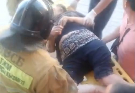 «ОЙБАЙ, ӨЛЕТІН БОЛДЫМ»: Түркістанда лифт шахтасына құлап, қаза болған зейнеткердің видеосы таралды (видео)