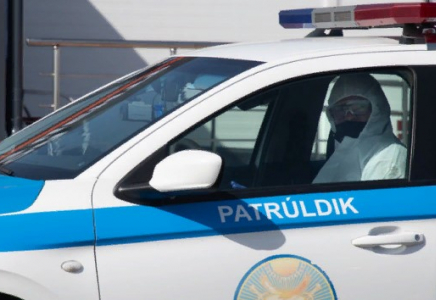 Микроавтобус мінген алматылық қоршауды соғып, қашып кетті