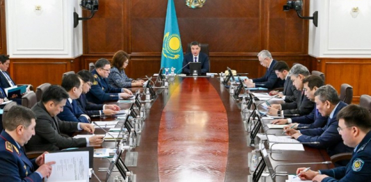 Олжас Бектенов құқық бұзушылық профилактикасы жөніндегі ВАК отырысын өткізді