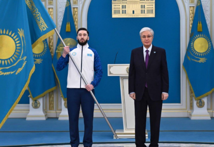 ​Президент Қысқы Олимпиада ойындары мен Паралимпиадаға қатысатын ұлттық құрама мүшелеріне Мемлекеттік туды тапсырды