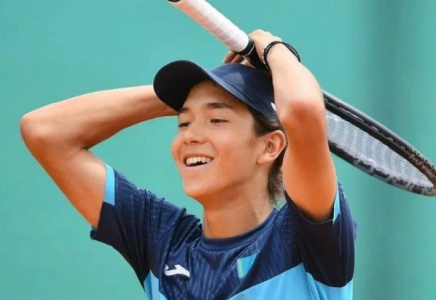 16 жастағы Әмір Омарханов Australian Open-нің ширек финалына шықты