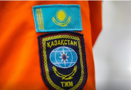 Жезқазғанда құтқарушылар өрт ішінен ер адамды алып шықты 