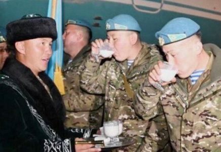 Жеңіске 80 жыл: парадқа қатысқан қазақстандық әскерилер Мәскеуден оралды
