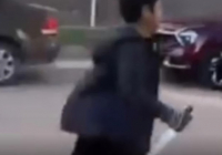 Астанадағы шулы видео: 6 жасар бала көшеге үйінен пышақ алып шыққан 