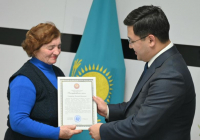 ТҮРКІСТАН: 40 жылдан бері көше тазалығына үлес қосып жүрген патриотқа құрмет көрсетілді