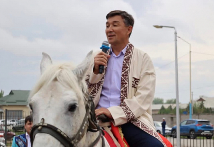 ТҮРКІСТАН: Сауран ауданында аймақтық ақындар айтысы өтті