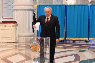 Нұрсұлтан Назарбаев референдумда дауыс берді