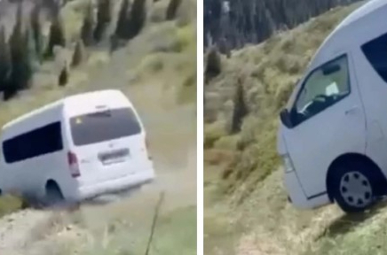 Көлсайда шатқалға құлап кеткен микроавтобусты алып шықты