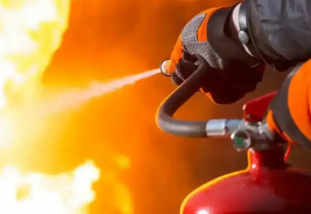 Қостанайда көпқабатты үйден өрт шығып, 7 адам құтқарылды