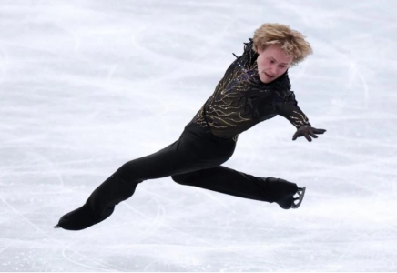 Америкалық мәнерлеп сырғанаушы тыйым салынған элементті орындап, тарихқа енді