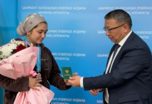 ​ШЫМКЕНТТЕ КӨП БАЛАЛЫ АНАЛАРҒА АЛТЫН ЖӘНЕ КҮМІС АЛҚАЛАР ТАБЫСТАЛДЫ