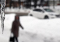 Павлодарда әйелдің басына мұз құлады: полиция кінәліні анықтады