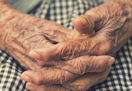 Ақтөбеде 83 жастағы кейуана университетте білім алып жүр