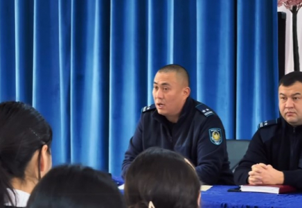 Шымкентские полицейские провели урок безопасности для местных школьников