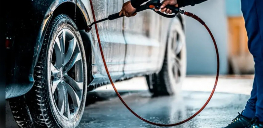 Көлік жөндеу орталығының маманы біреудің темір тұлпарын айдап кетіп, апатқа ұшырады