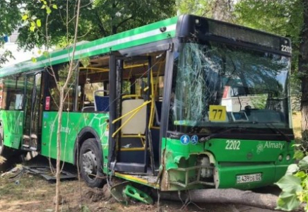 Алматының орталығында ірі жол көлік оқиғасы болды