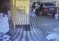 Таразда ер адамдар 13 жастағы қызды ұрлап әкетпек болған - видео