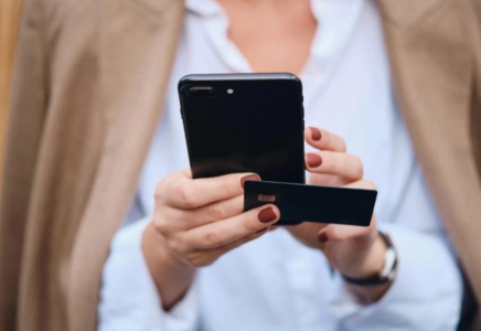 Сәуірден бастап қазақстандықтардың мобильді аударымдары тексеріліп, салық органдарынан хабарлама жіберіледі